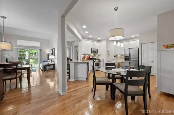 2721 Lorraine CIR, Geneva, IL 60134