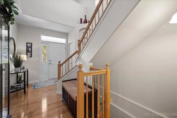 2721 Lorraine CIR, Geneva, IL 60134