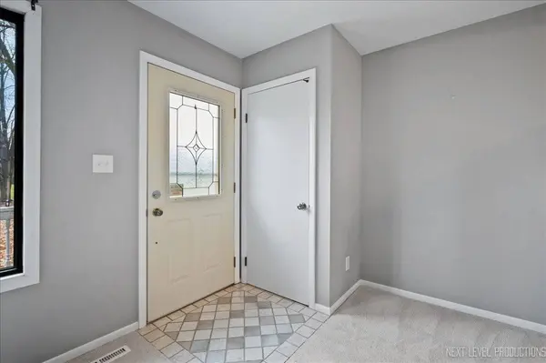 1009 Sutton DR, Crystal Lake, IL 60014