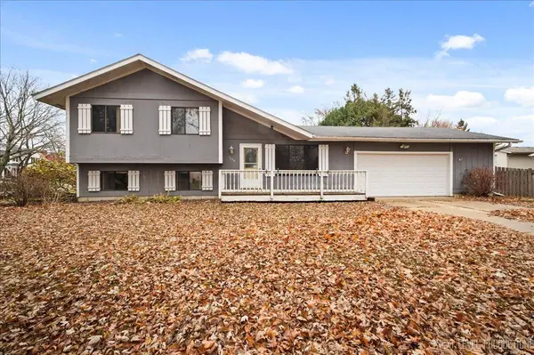 1009 Sutton DR, Crystal Lake, IL 60014