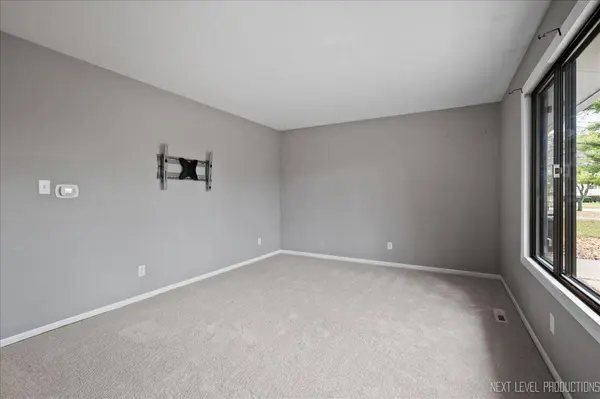 1009 Sutton DR, Crystal Lake, IL 60014