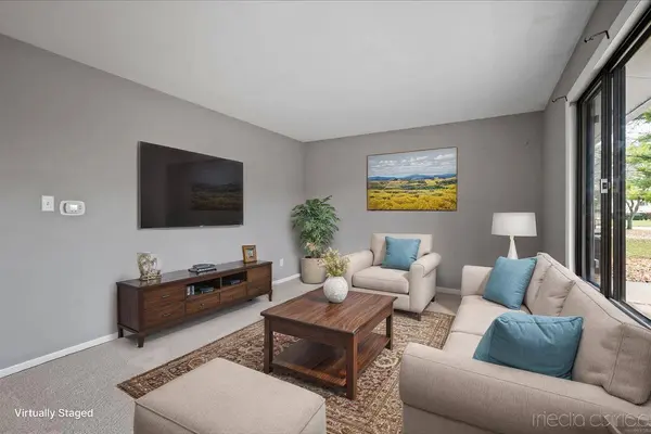 1009 Sutton DR, Crystal Lake, IL 60014