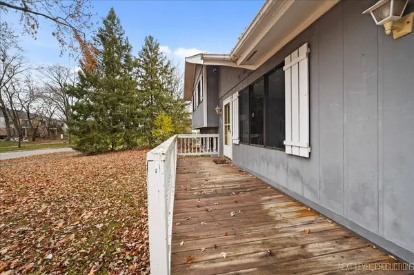 1009 Sutton DR, Crystal Lake, IL 60014