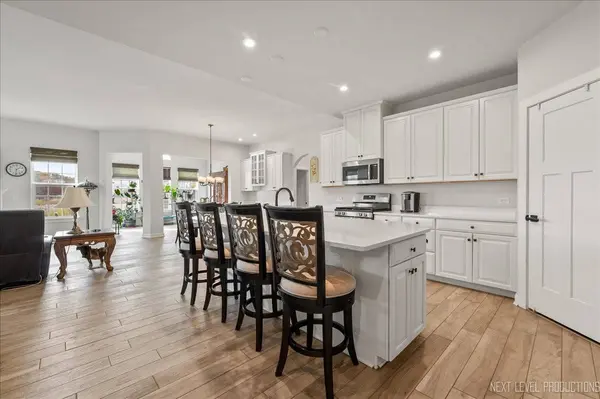 828 Mario LN, Gilberts, IL 60136