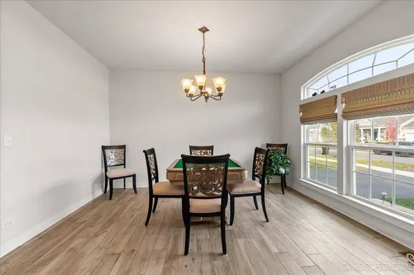 828 Mario LN, Gilberts, IL 60136