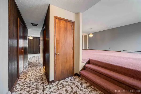 16500 Leslie Ann DR, Tinley Park, IL 60477