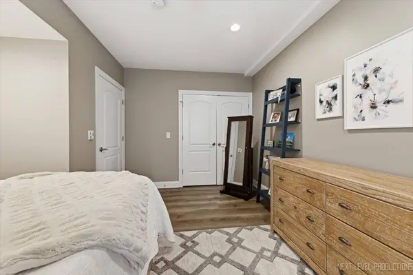 39W829 KELLAR SQ, Geneva, IL 60134