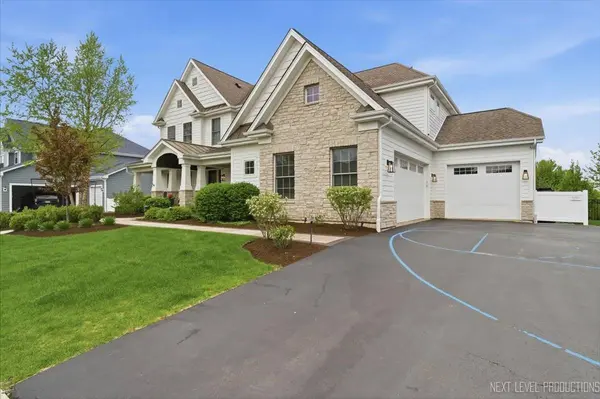39W829 KELLAR SQ, Geneva, IL 60134