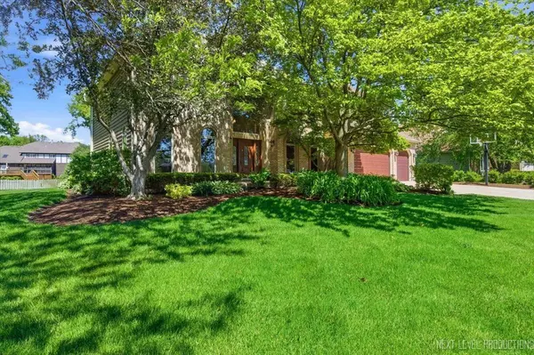 230 Persimmon DR, St. Charles, IL 60174
