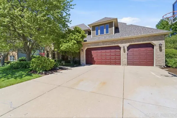 230 Persimmon DR, St. Charles, IL 60174