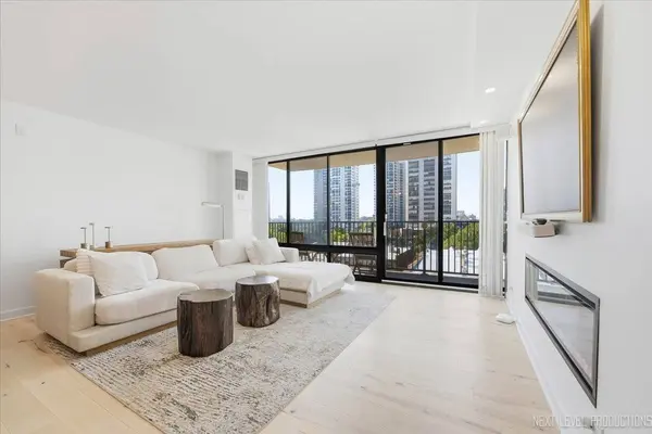 1516 N State Pkwy #8C, Chicago, IL 60610