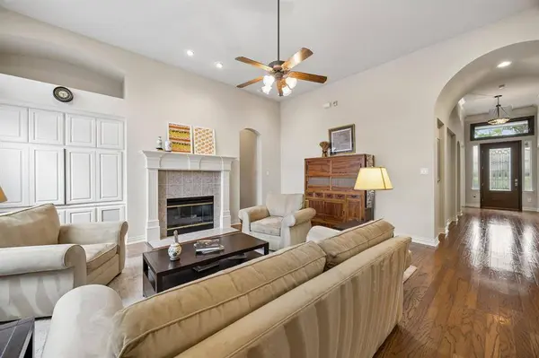 2209 Stonehenge Lane, Lewisville, TX 75056