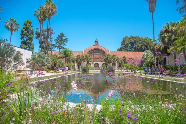 BotanicalBuilding-4b9161afdb4a488f91317f547107623c