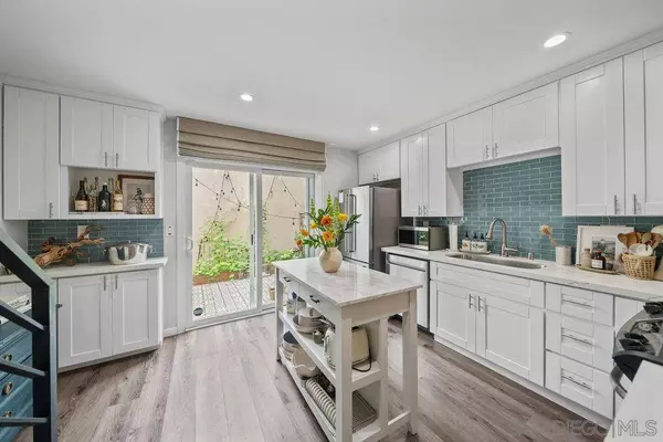 7966 Camino Huerta, San Diego, CA 92122