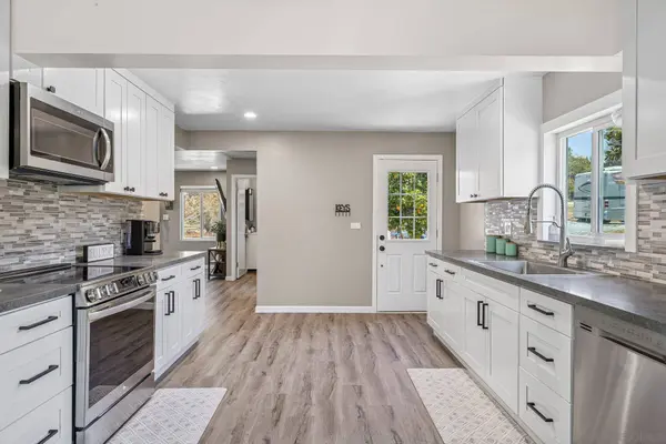 9050 Westhill Road, Lakeside, CA 92040