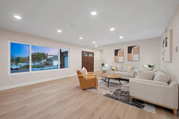 9401 Broadmoor Pl, La Mesa, CA 91942