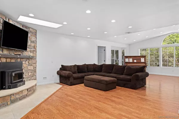 11964 Fuerte Dr, El Cajon, CA 92020