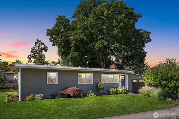 2411 NE 7th St, Renton, WA 98056