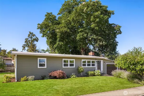 2411 NE 7th St, Renton, WA 98056