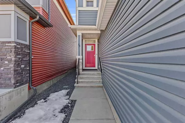 55 Belmont Heath SW, Calgary, AB T2X 4N8