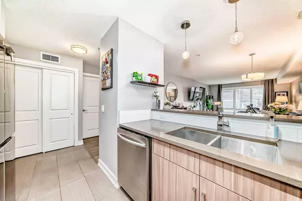 611 Edmonton TRL NE #207, Calgary, AB T2E 3J3