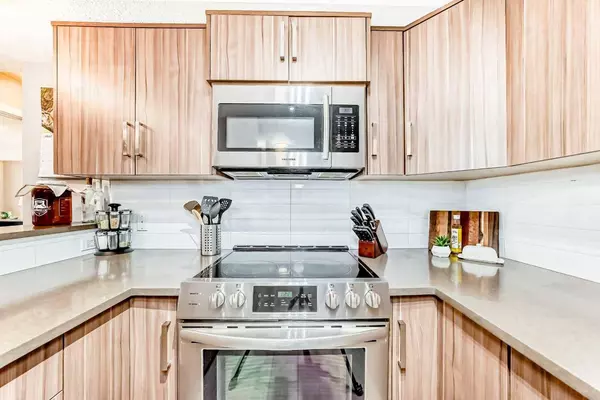 611 Edmonton TRL NE #207, Calgary, AB T2E 3J3