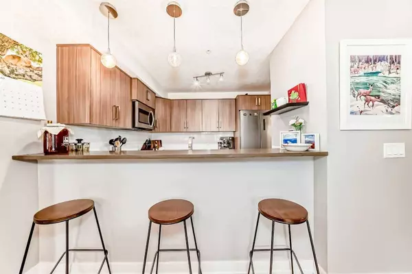 611 Edmonton TRL NE #207, Calgary, AB T2E 3J3