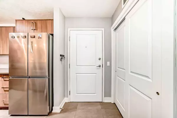 611 Edmonton TRL NE #207, Calgary, AB T2E 3J3