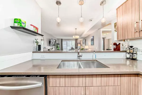 611 Edmonton TRL NE #207, Calgary, AB T2E 3J3