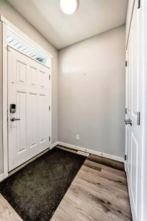 1003 Mahogany BLVD SE, Calgary, AB T3M 3E4