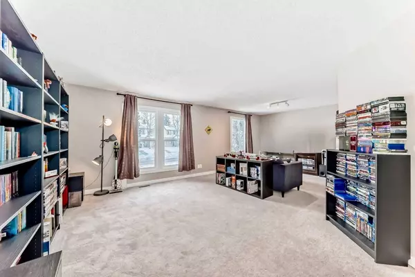 503 Woodbine BLVD SW, Calgary, AB T2W 4P5