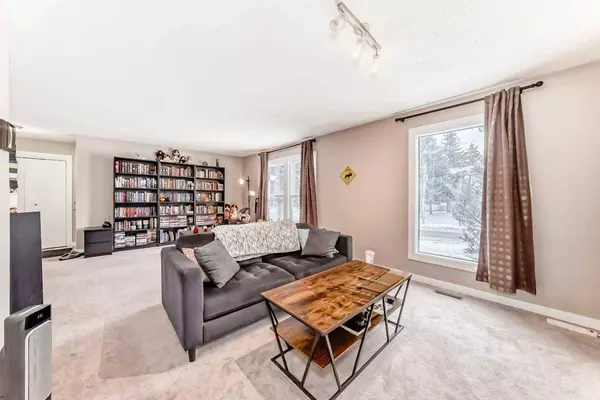 503 Woodbine BLVD SW, Calgary, AB T2W 4P5