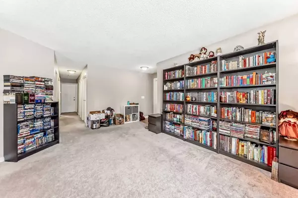 503 Woodbine BLVD SW, Calgary, AB T2W 4P5