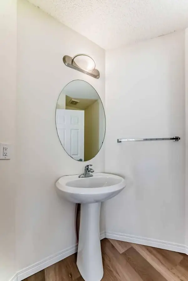 10 Bridlecrest MNR SW, Calgary, AB T2Y 4Y2