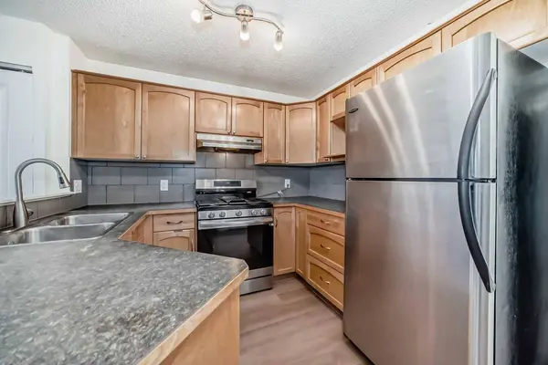 10 Bridlecrest MNR SW, Calgary, AB T2Y 4Y2
