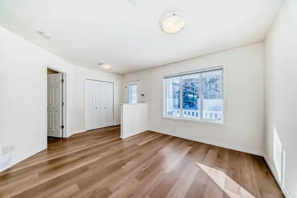 10 Bridlecrest MNR SW, Calgary, AB T2Y 4Y2