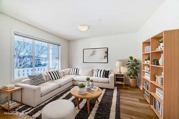 10 Bridlecrest MNR SW, Calgary, AB T2Y 4Y2