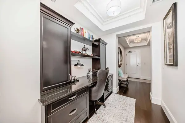 211 Quarry WAY SE #402, Calgary, AB T2C 5M6