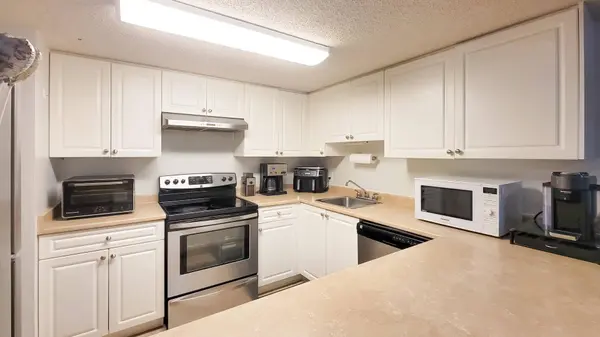 7095 133b ST, Surrey, BC V3W 8A3