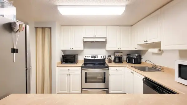 7095 133b ST, Surrey, BC V3W 8A3
