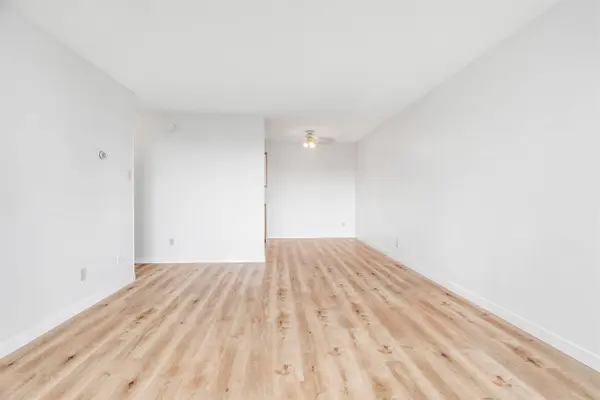 4160 Sardis ST #1201, Burnaby, BC V5H 1K2