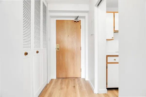4160 Sardis ST #1201, Burnaby, BC V5H 1K2