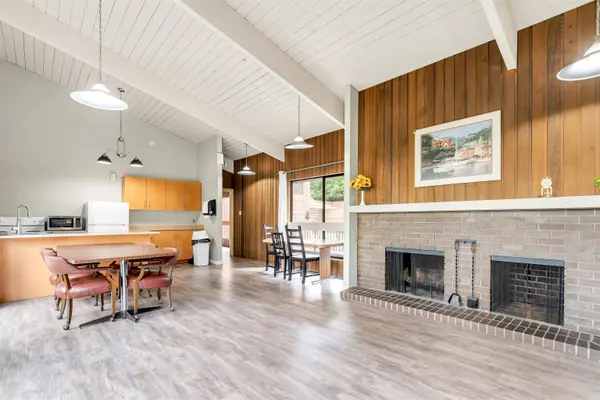 4160 Sardis ST #1201, Burnaby, BC V5H 1K2