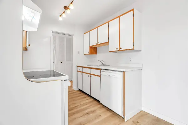 4160 Sardis ST #1201, Burnaby, BC V5H 1K2