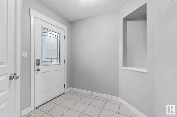 1403 53 ST SW, Edmonton, AB T6X 1S2