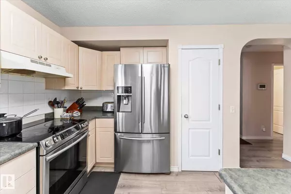 1220 Gillespie CR NW, Edmonton, AB T5T 6M6