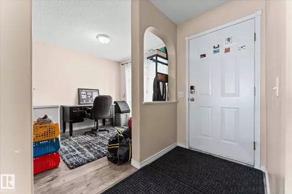 1220 Gillespie CR NW, Edmonton, AB T5T 6M6