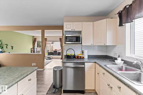 1220 Gillespie CR NW, Edmonton, AB T5T 6M6