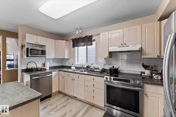 1220 Gillespie CR NW, Edmonton, AB T5T 6M6