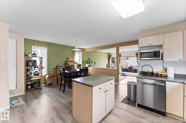 1220 Gillespie CR NW, Edmonton, AB T5T 6M6